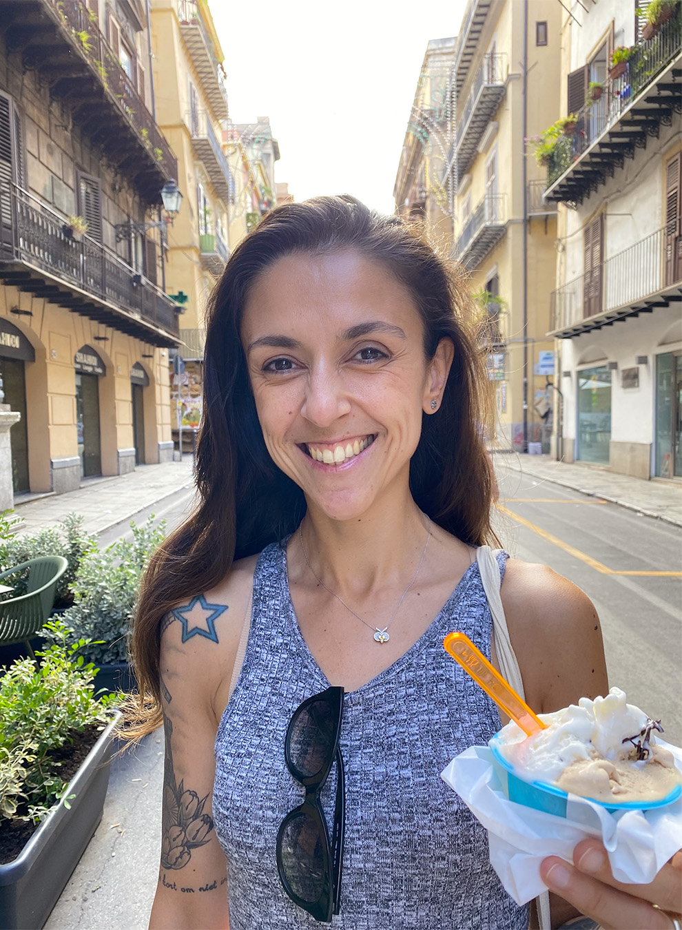 Malu Timoni Neves having a gelato in Italy