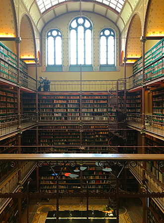 Biblioteca dentro do Museu Rijksmuseum em Amsterdam