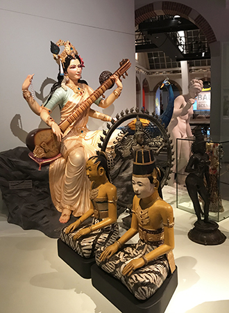 Obras de arte e exposição asiática no Museu TroppenMuseum Amsterdam